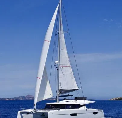 gomadatoursnosybe-excursion-ncatamaran-sailing-01